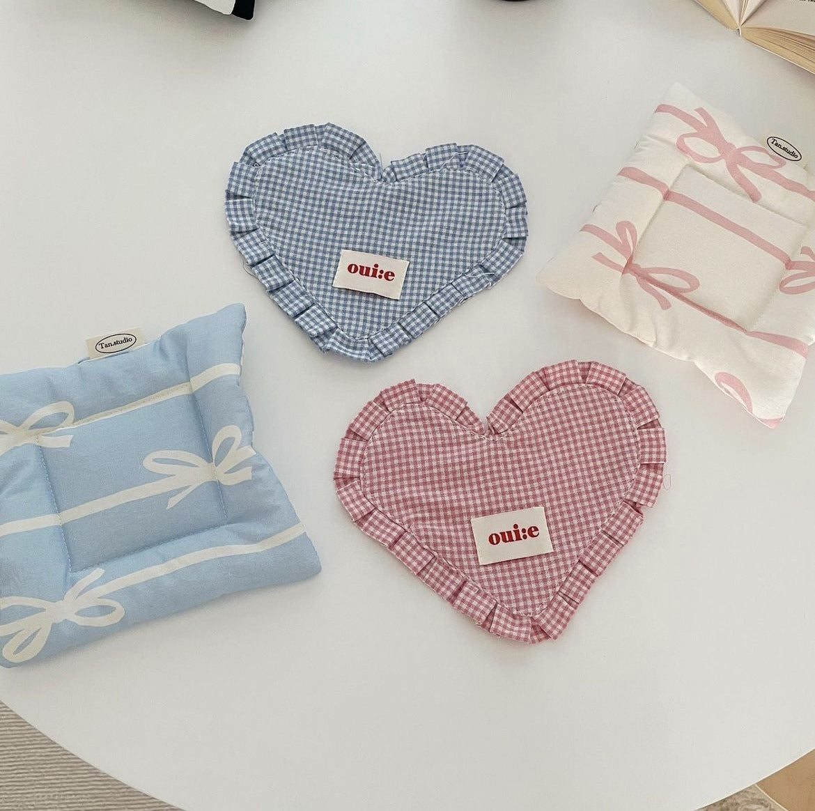 INS Heart-Shaped Plaid Meal Mats with Pleated Lace – 6 Pack