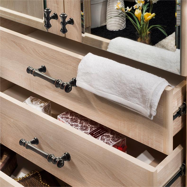 Modern Black Aluminium Cabinet Pulls On Cabinets